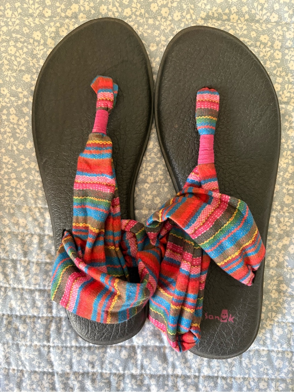 Sanuk sandals size 10 Yoga mat design